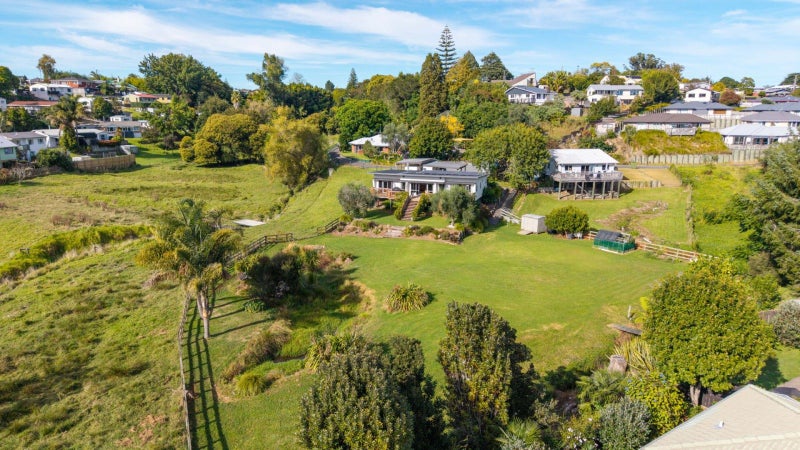 29 Dunrobbin Place, Gate Pa, Tauranga - Carousel 2