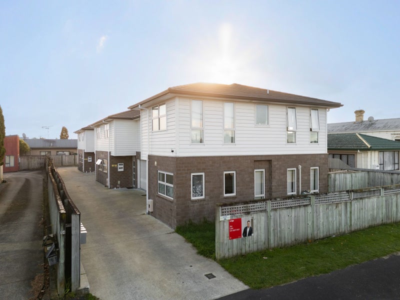 4/12 Blackburn Street, Frankton, Hamilton - Carousel 1