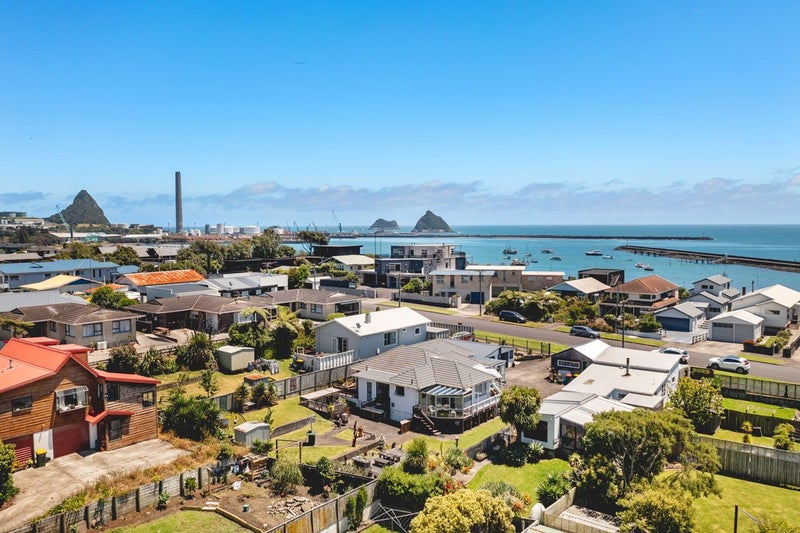 9 Roy Terrace, Moturoa, New Plymouth - Carousel 24