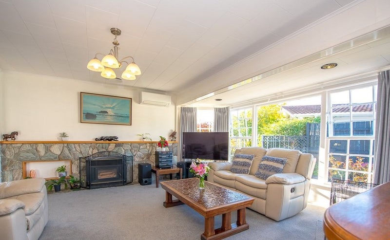 35 Mountbatten Grove, Clouston Park, Upper Hutt - Carousel 2