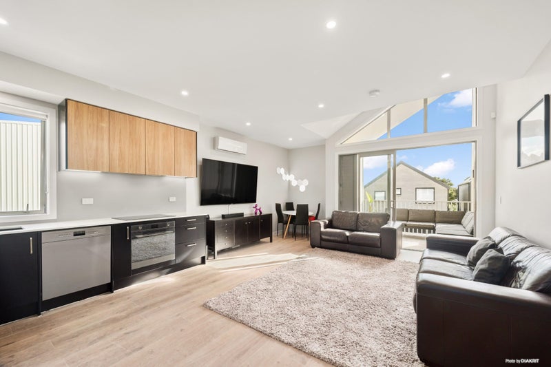 14/2 Warrant Officer Lane, Hobsonville, Auckland - Carousel 2