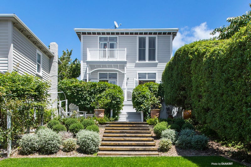 10 Newman Terrace, Thorndon, Wellington - Carousel 1