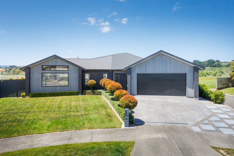 9 Fairway Grove, Hokowhitu, Palmerston North - Carousel 1
