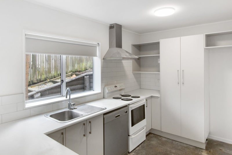 53B Mountain View Road, Morningside, Auckland - Carousel 2