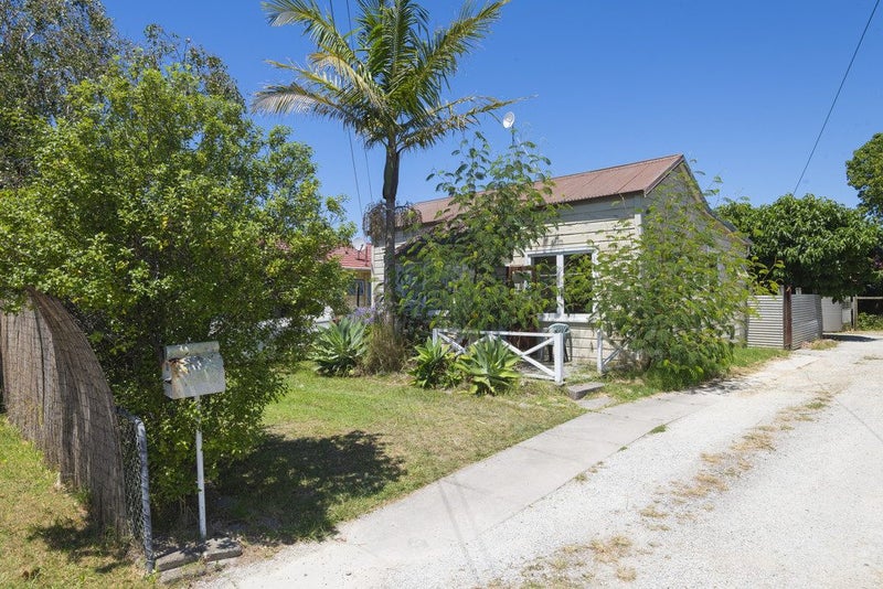 10 Williams Street, Gisborne, Gisborne - Carousel 1