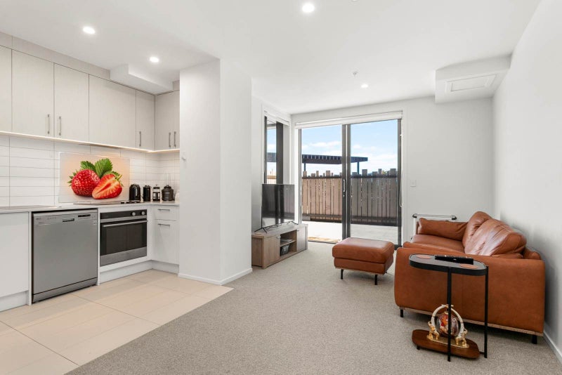 207/6 Waikumete Road, Glen Eden, Auckland - Carousel 2