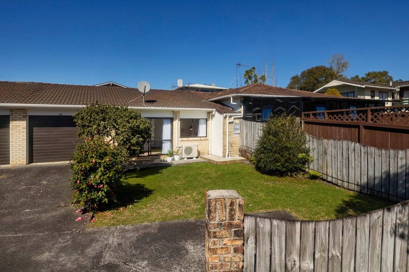 2/30 Trojan Crescent, New Lynn, Auckland - Carousel 1