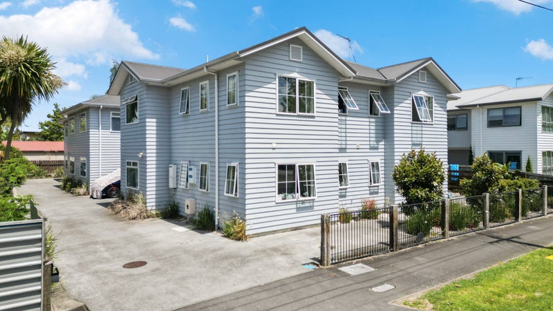 1/60 Wellington Street, Hamilton East, Hamilton - Carousel 1