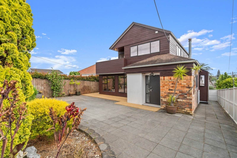 16 Dallinghoe Crescent, Milford, Auckland - Carousel 1