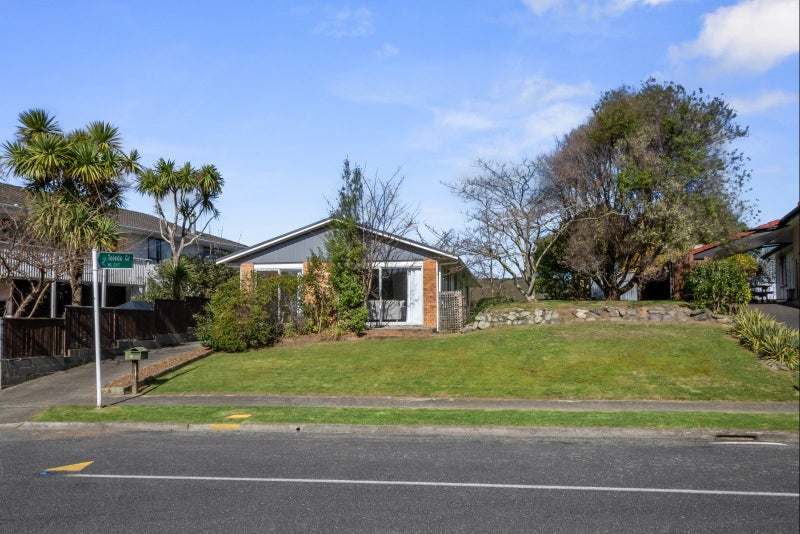 22 Brightwater Crescent, Totara Park, Upper Hutt - Carousel 1