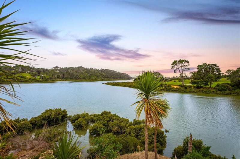 6 William Blake Way, Riverhead, Riverhead - Carousel 2