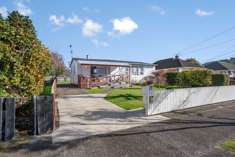 19 Davis Crescent, Elderslea, Upper Hutt - Carousel 2
