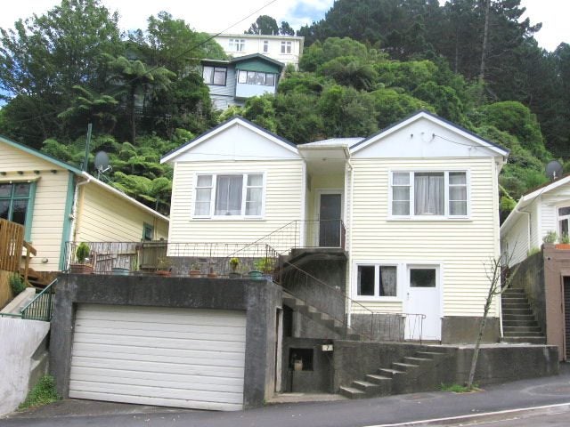 7 Adams Terrace, Aro Valley, Wellington - Carousel 1