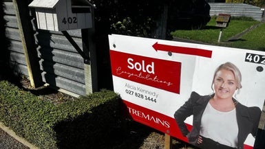 402 Fenwick Street, Mayfair, Hastings - Carousel 1