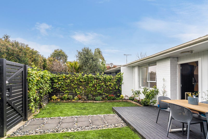 2/252 Meola Road, Point Chevalier, Auckland - Carousel 2