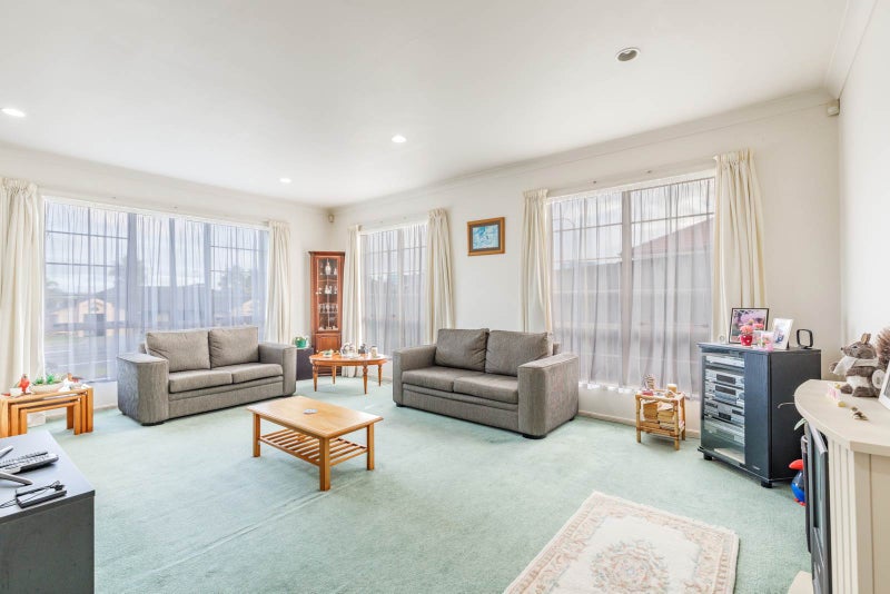 32 Hugh Green Drive, Pinehill, Auckland - Carousel 2