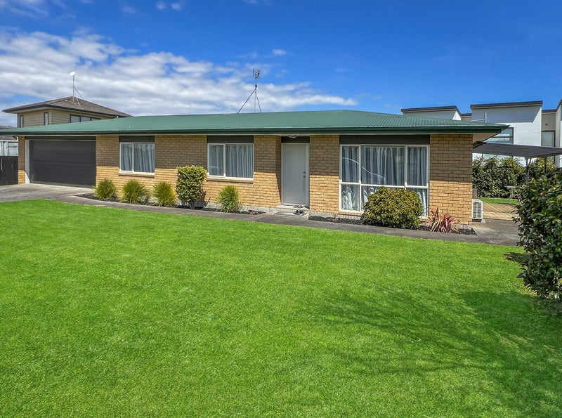 15 Hocken Place, Mangere Bridge, Auckland - Carousel 1