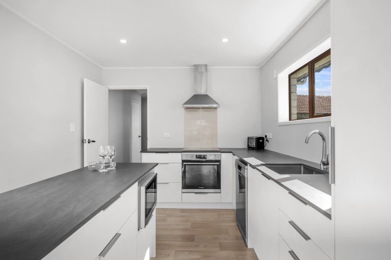 36B Grand Vue Road, Kawaha Point, Rotorua - Carousel 1