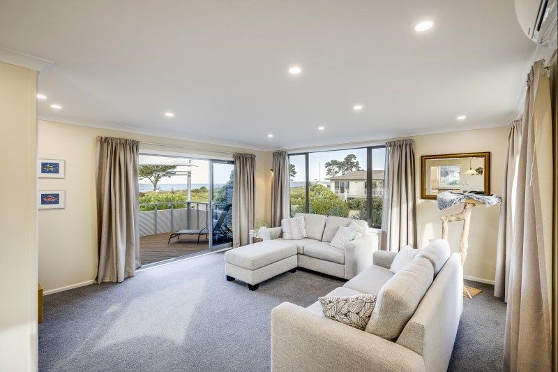 6 Anthony Place, Bay View, Napier - Carousel 2