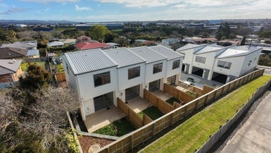 7/51 Sylvan Crescent, Te Atatu South, Auckland - Carousel 1