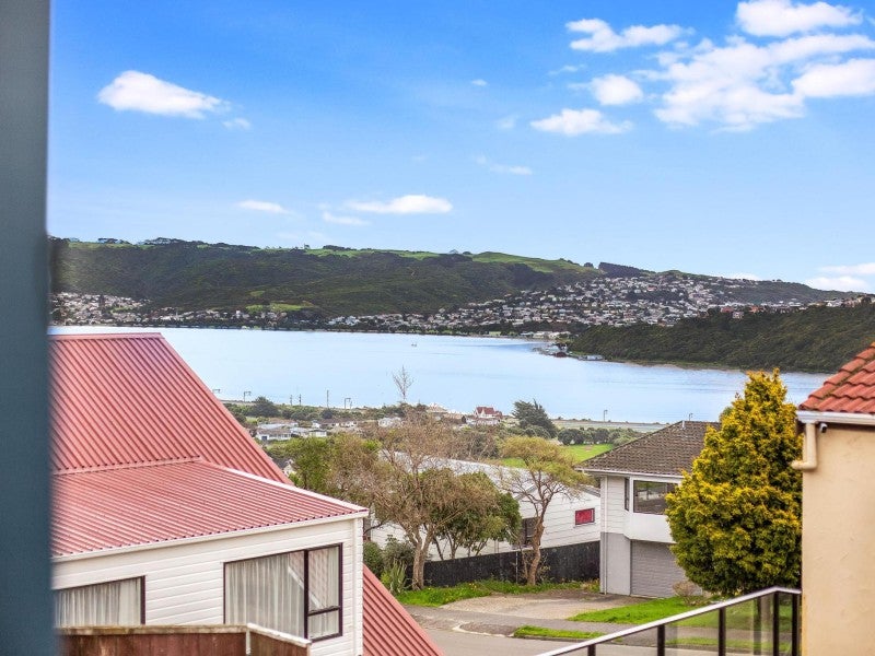 4 Solway Place, Papakowhai, Porirua - Carousel 21
