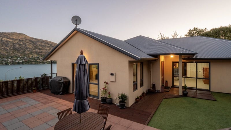 11 De La Mare Place, Frankton, Queenstown - Carousel 1