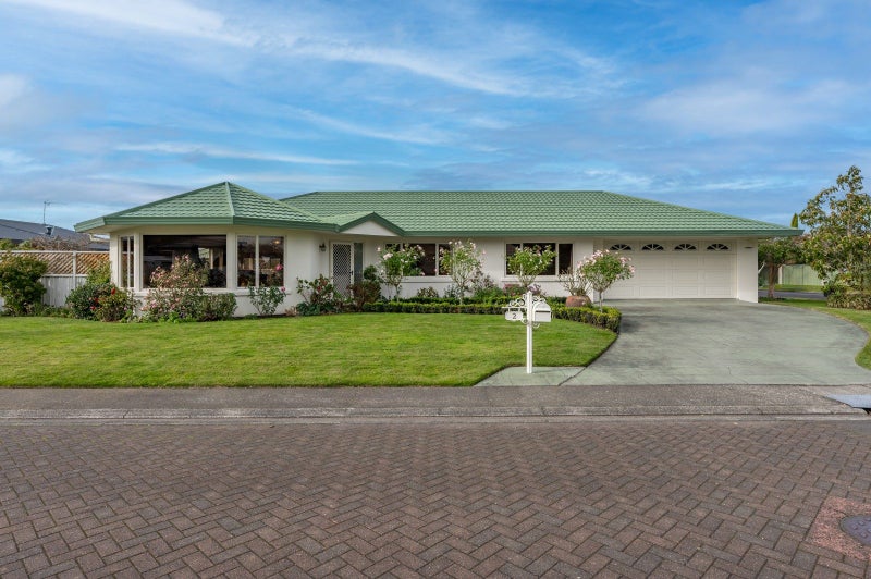 2 Lowndes Place, Taradale, Napier - Carousel 1