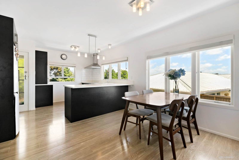 42A Blakeborough Drive, Forrest Hill, Auckland - Carousel 2