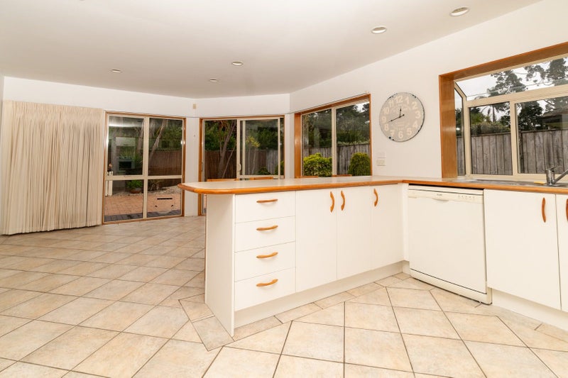 42 Landing Drive, Albany, Auckland - Carousel 2
