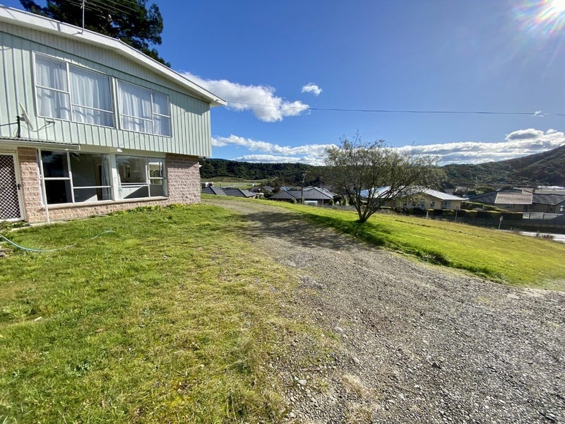 204 Waikawa Road, Waikawa, Picton - Carousel 2
