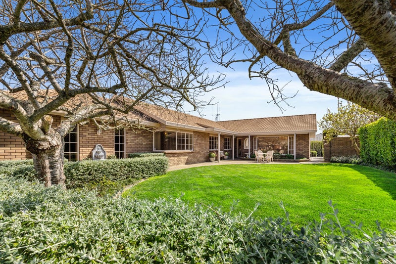 33 Harrowfield Drive, Harrowfield, Hamilton - Carousel 1