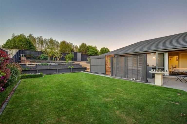 31 Davaar Crescent, Broomfield, Christchurch - Carousel 2