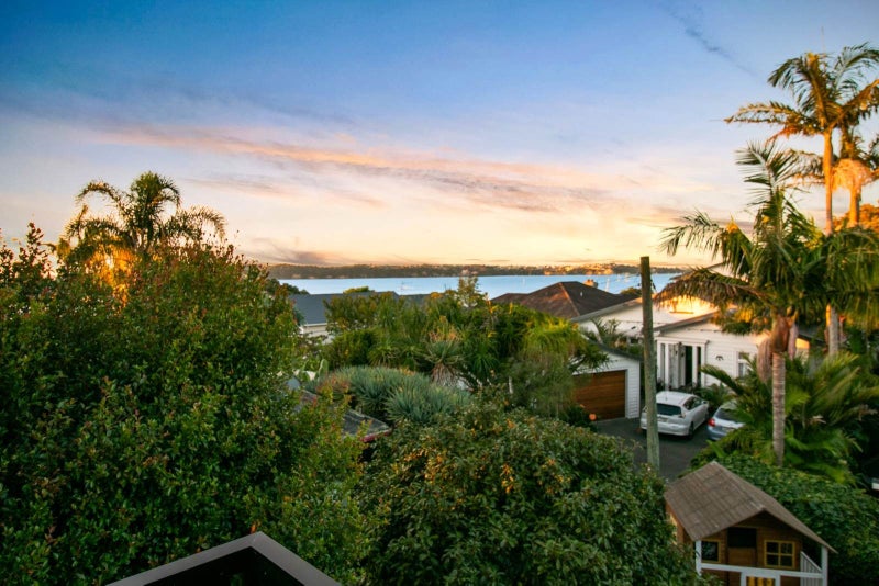 1B Kotare Avenue, Westmere, Auckland - Carousel 1