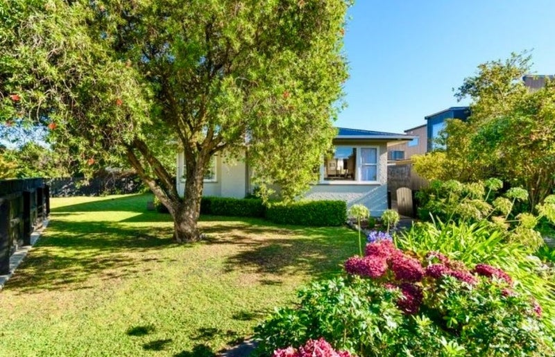2A Lowestoft Place, West End, Palmerston North - Carousel 2