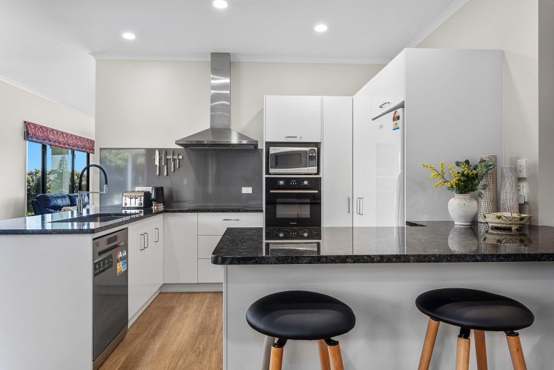 3 Meadow Vale, Coastlands, Whakatane - Carousel 1