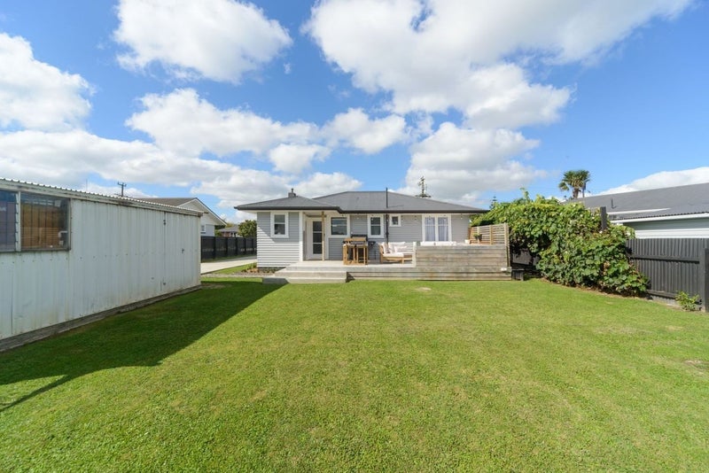 8 Peters Avenue, Cloverlea, Palmerston North - Carousel 2