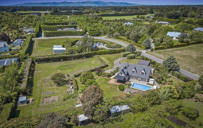 26 Whitewood Crescent, Christchurch - Carousel 1