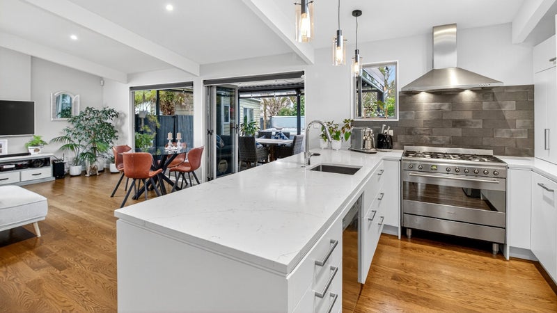 102 Walmer Road, Point Chevalier, Auckland - Carousel 1