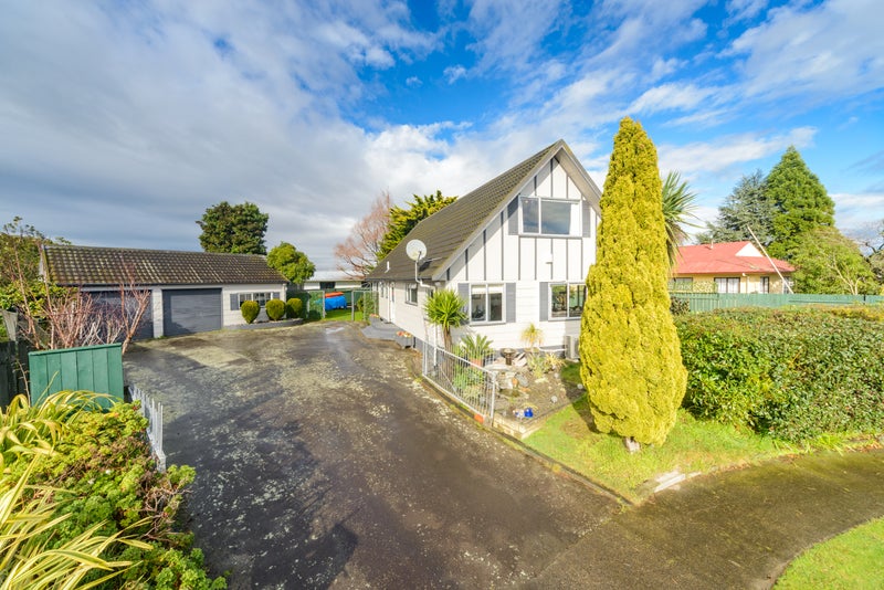 17 Hilton Grove, Kelvin Grove, Palmerston North - Carousel 1