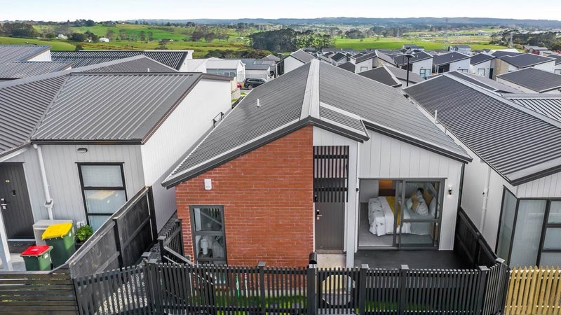 37 Red Hills Road, Massey, Auckland - Carousel 1
