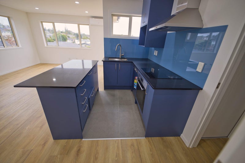 33A Cockayne Crescent, Sunnynook, Auckland - Carousel 2