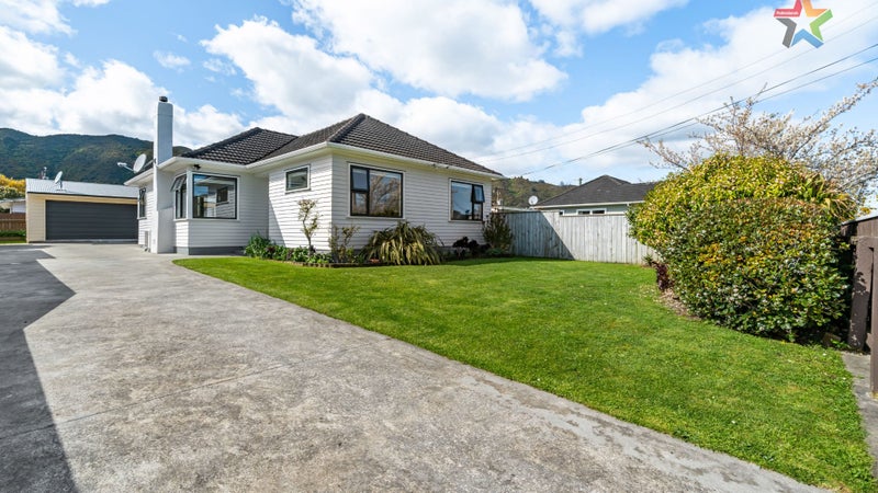 4 Roberts Street, Wainuiomata, Lower Hutt - Carousel 1