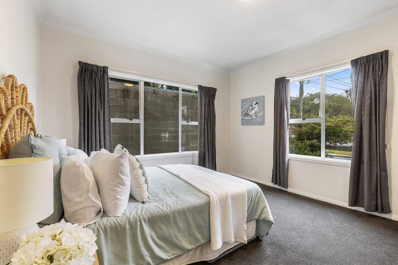 15 Victory Crescent, Tawa, Wellington - Carousel 2