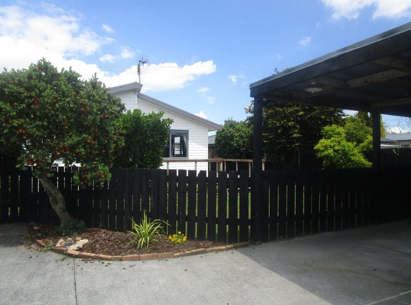 1A Kelvin Road, Papakura, Papakura - Carousel 11