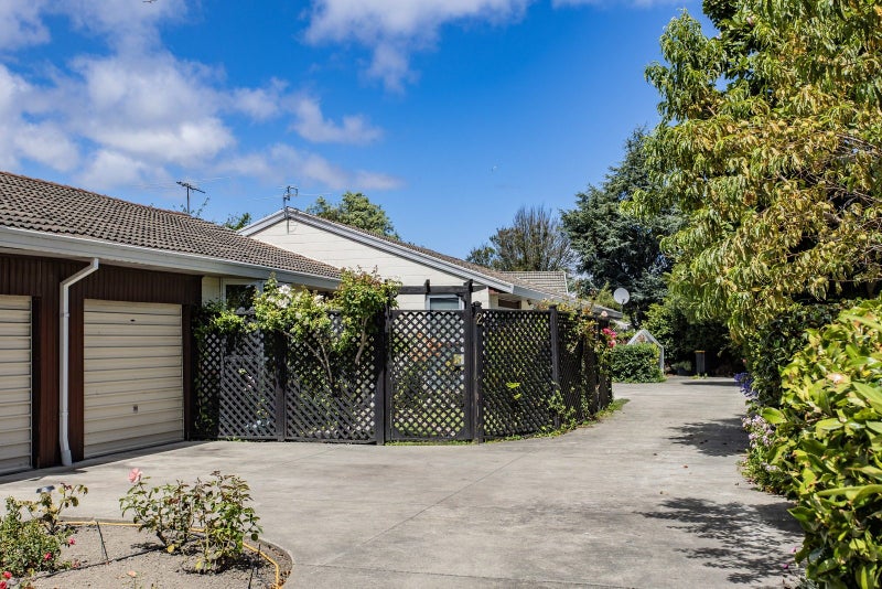 2/12 Oxley Avenue, St Albans, Christchurch - Carousel 1