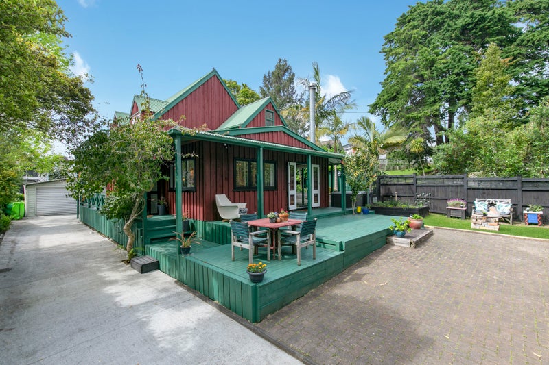 7 John Bracken Way, Beach Haven, Auckland - Carousel 1
