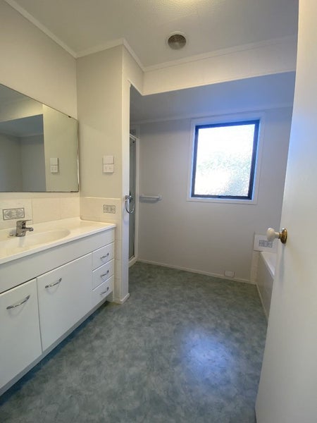 3 John Dee Crescent, Red Beach, Red Beach - Carousel 9