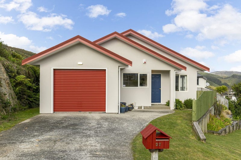 37 Parklands Drive, Karori, Wellington - Carousel 2