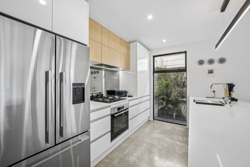 19 Picton Avenue, Newtown, Wellington - Carousel 1