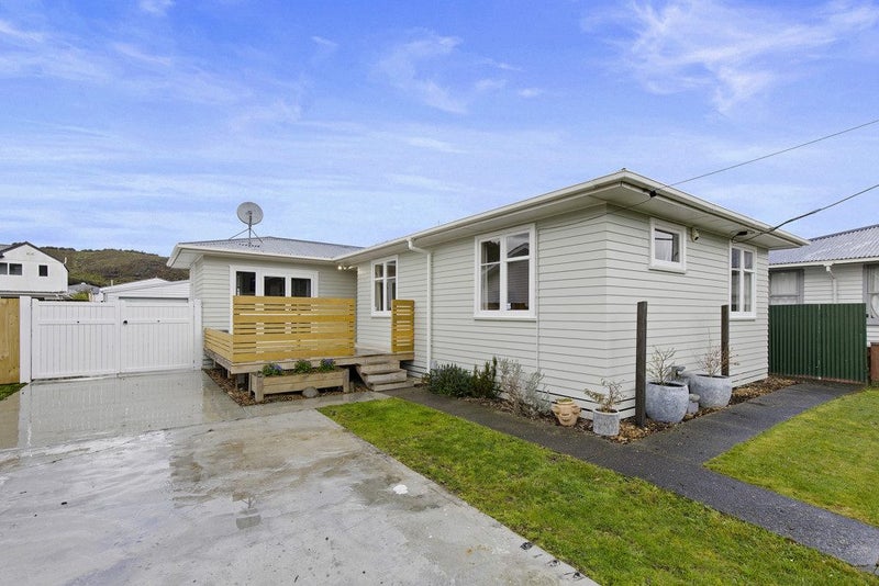 6 Benge Crescent, Clouston Park, Upper Hutt - Carousel 1